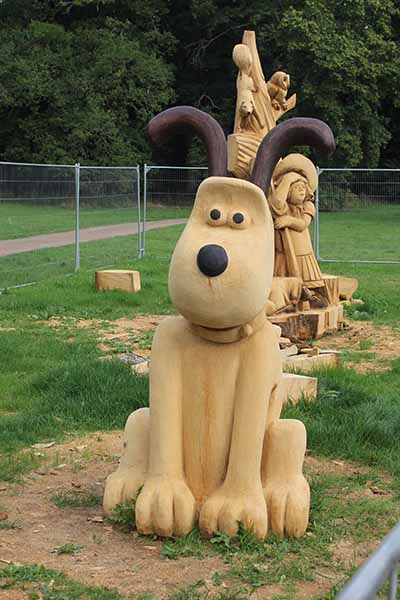 Westonbirt Gromit wood carving